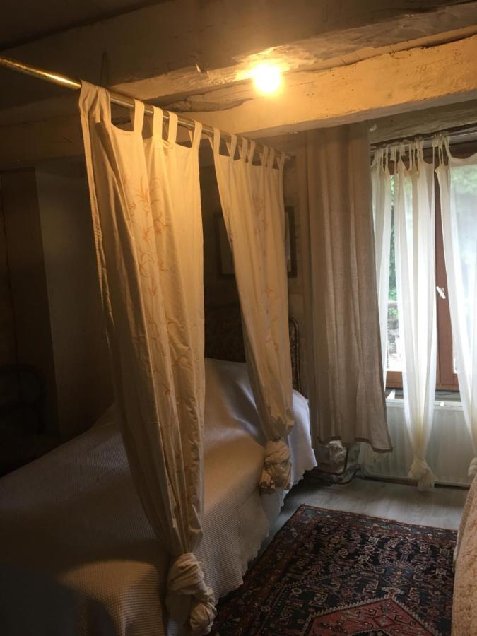 Bed and Breakfast Le Moulin à huile à Vailhourles Extérieur photo
