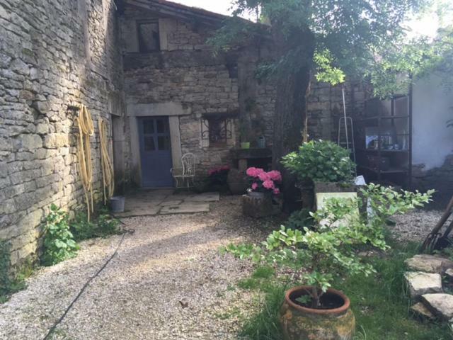 Bed and Breakfast Le Moulin à huile à Vailhourles Extérieur photo