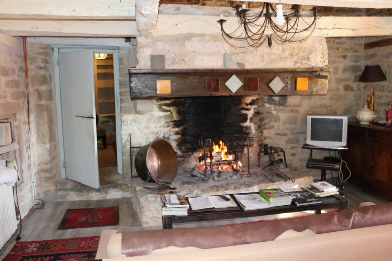 Bed and Breakfast Le Moulin à huile à Vailhourles Extérieur photo