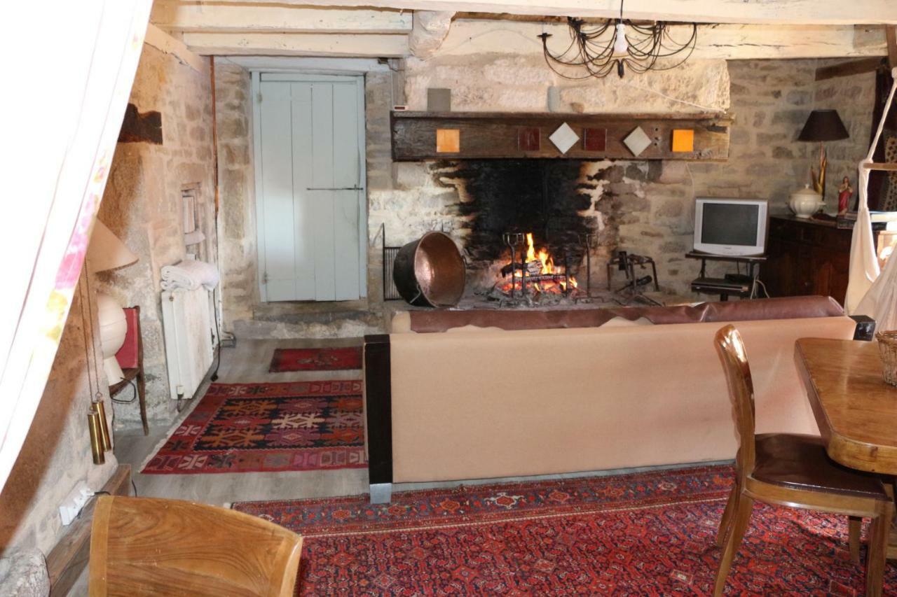 Bed and Breakfast Le Moulin à huile à Vailhourles Extérieur photo